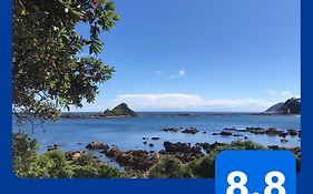 Seafront Haven In Island Bay With Deck, Outdoor Bath, And Parking