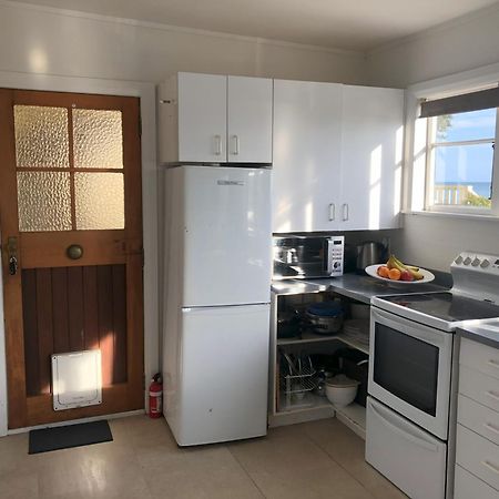 Seafront Haven In Island Bay With Deck, Outdoor Bath, And Parking Apartment Wellington Exterior photo