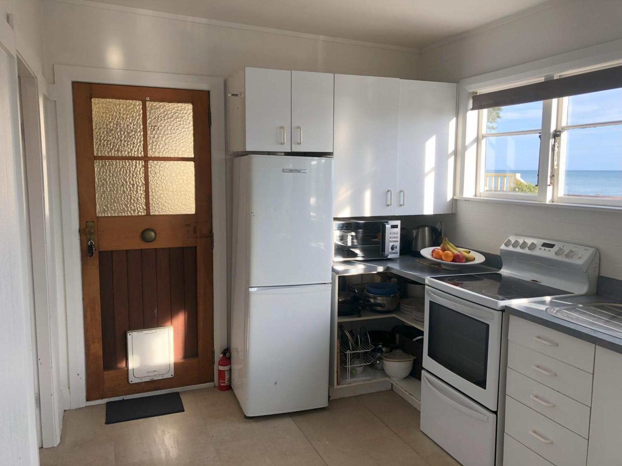 Seafront Haven In Island Bay With Deck, Outdoor Bath, And Parking Apartment Wellington Exterior photo