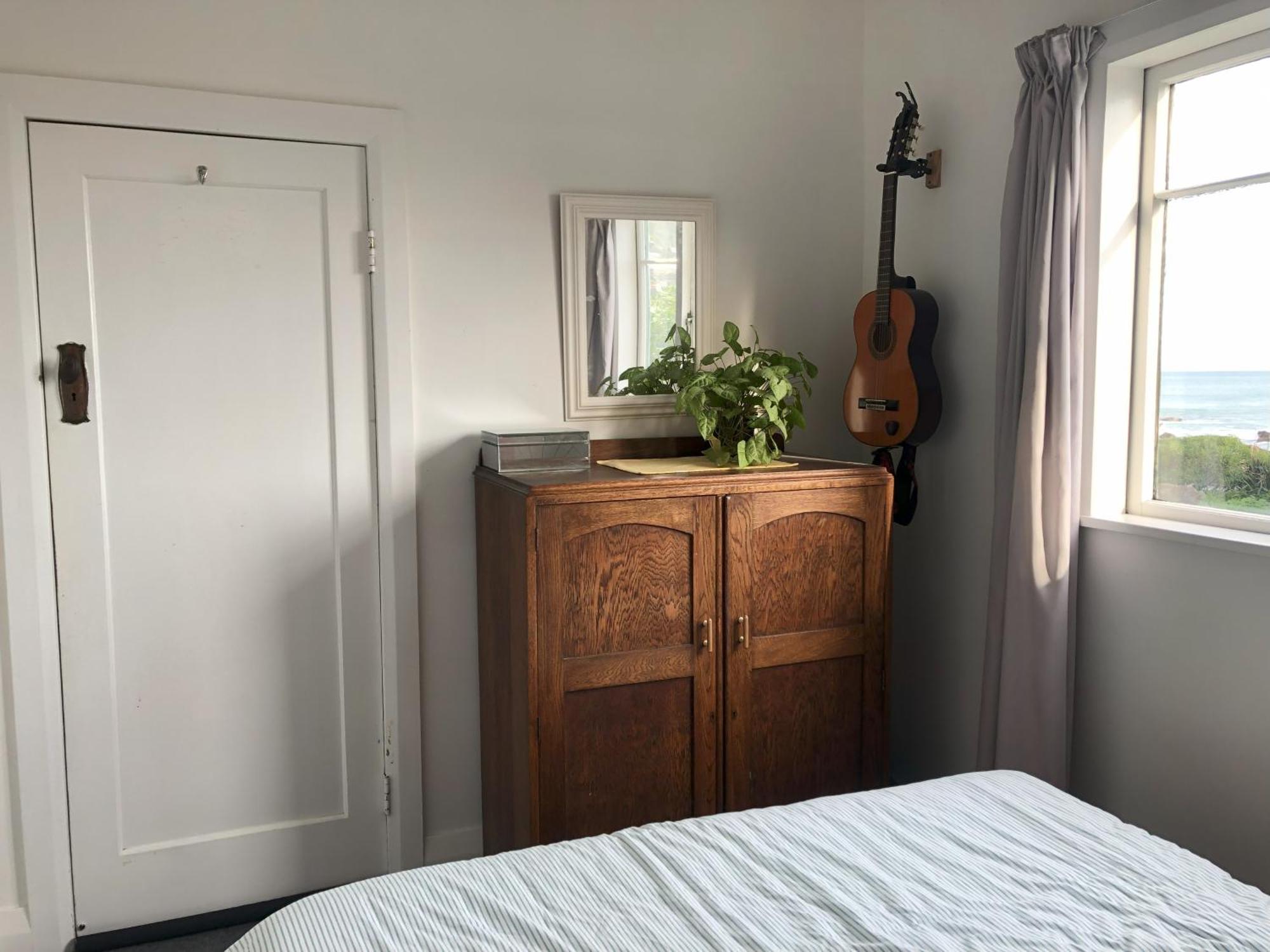 Seafront Haven In Island Bay With Deck, Outdoor Bath, And Parking Apartment Wellington Exterior photo