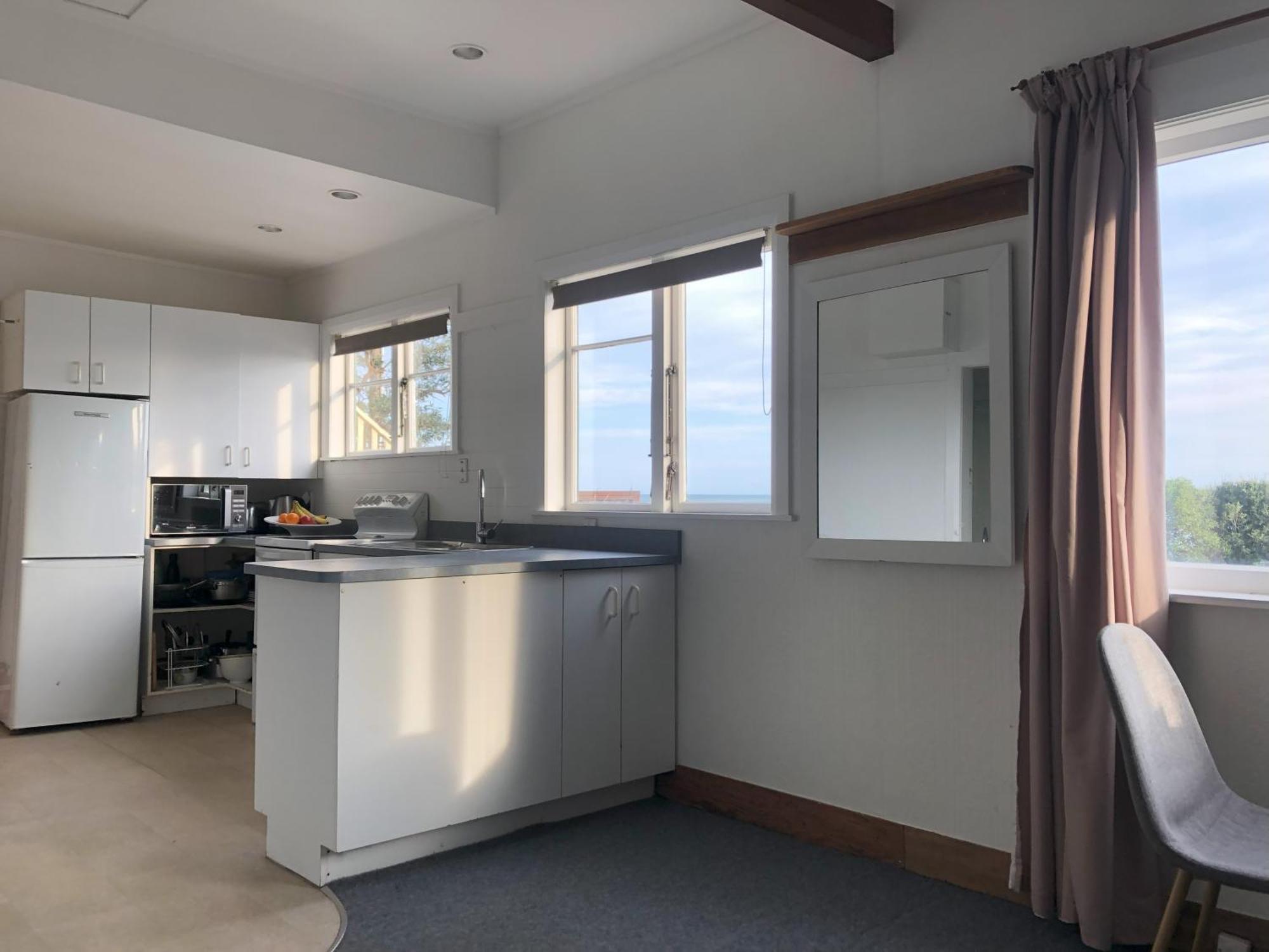 Seafront Haven In Island Bay With Deck, Outdoor Bath, And Parking Apartment Wellington Exterior photo