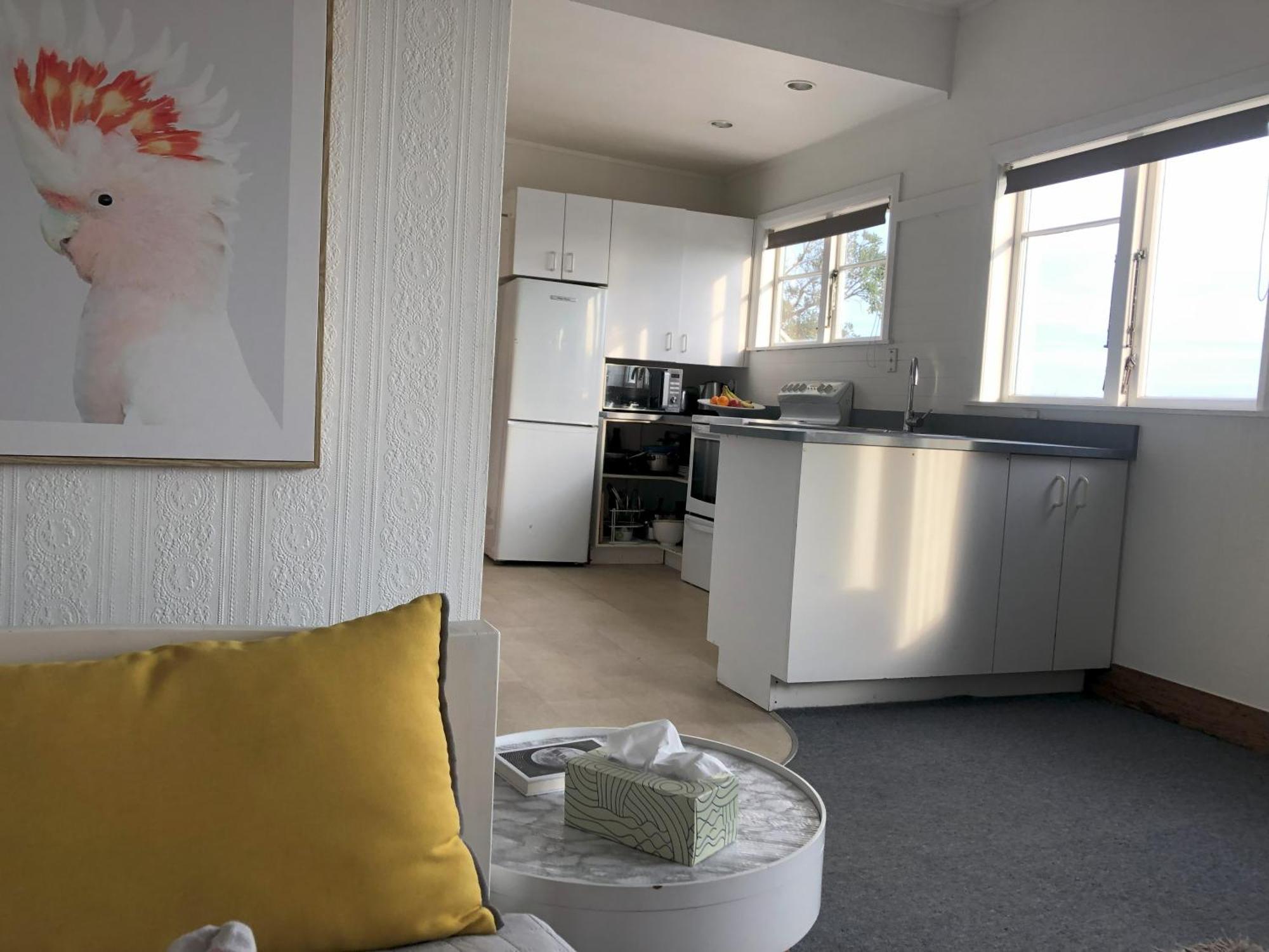 Seafront Haven In Island Bay With Deck, Outdoor Bath, And Parking Apartment Wellington Exterior photo